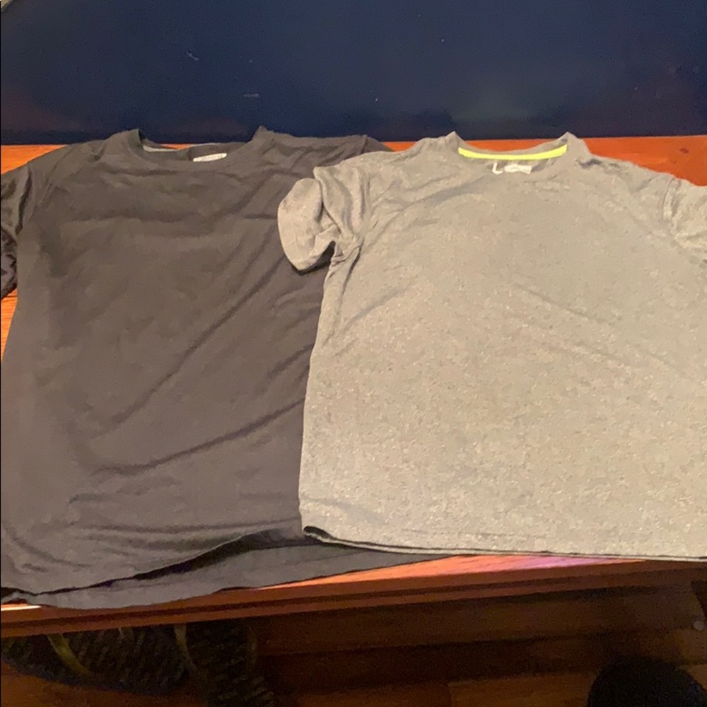 Men’s dry fit shirts L
